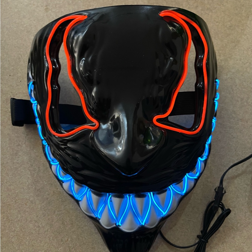 LED Light-Up Clown Mask - Picture 10 of 14